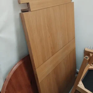 Heavy extending solid wood table and 4 chairs - Image 5