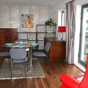 Spacious 2-bedroom 2 bathrooms Furnished Granton apartment - Image 5