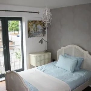 Spacious 2-bedroom 2 bathrooms Furnished Granton apartment - Image 7