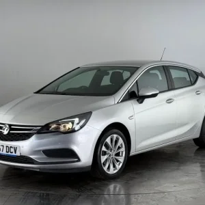2017 Vauxhall Astra 1.4i Turbo Design Auto Euro 6 (s/s) 5dr Hatchback Petrol Automatic - Image 3