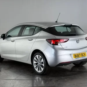 2017 Vauxhall Astra 1.4i Turbo Design Auto Euro 6 (s/s) 5dr Hatchback Petrol Automatic - Image 4