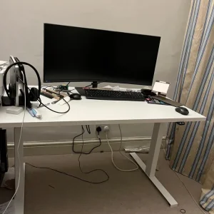 Desk with adjustable height 70*120cm
