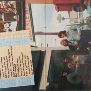 CLASSIC - ‘CREEDENCE CLEARWATER REVIVAL – COMPLETE HIT ALBUM’ on Vinyl (VINTAGE ROCK 1985) 2LP album - Image 3