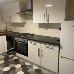 2 Bedroom Flat to Let in Heart of Dennistoun