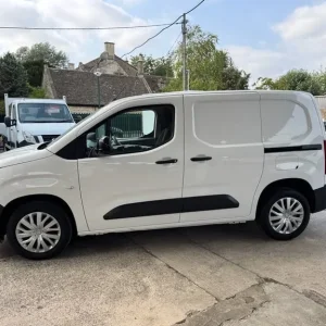 2022 71 PEUGEOT PARTNER 1.5 BLUEHDI 1000 PROFESSIONAL PREMIUM STANDARD PANEL VAN - Image 4