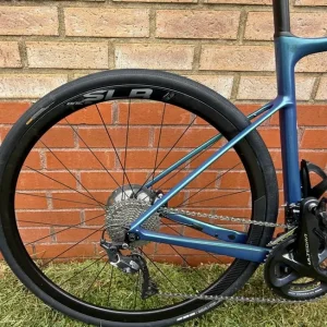 Giant Defy Advanced Pro 1 M/L Carbon Bike - Image 2