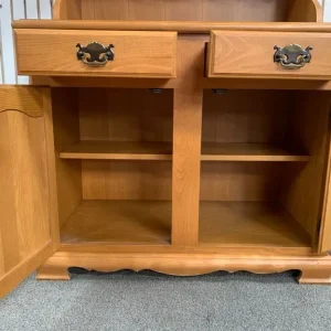 Farmhouse dresser, Pine Effect Farmhouse Dresser with 2 drawers and 4 doors. - Image 4