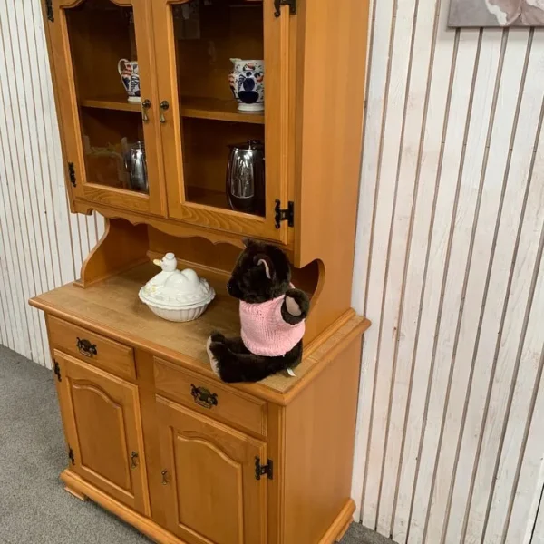 Farmhouse dresser, Pine Effect Farmhouse Dresser with 2 drawers and 4 doors.