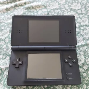 Nintendo DS Lite, Mario Kart DS + PES 6 - Image 2