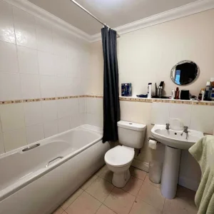 Double Bed Room with Private Shower/Bath by Poole Hospital - NHS - Image 3