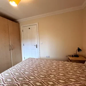 Double Bed Room with Private Shower/Bath by Poole Hospital - NHS - Image 4