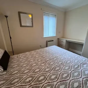 Double Bed Room with Private Shower/Bath by Poole Hospital - NHS - Image 5