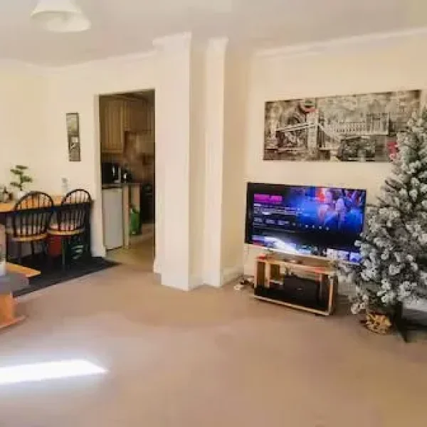 Double Bed Room with Private Shower/Bath by Poole Hospital - NHS