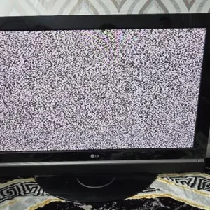 USED GOOD CONDITION LG 42 INCH PLASMA HD TV TELEVISION MODEL 42PC55 WITH REMOTE - Image 2