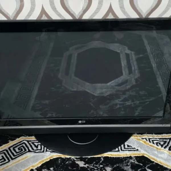 USED GOOD CONDITION LG 42 INCH PLASMA HD TV TELEVISION MODEL 42PC55 WITH REMOTE