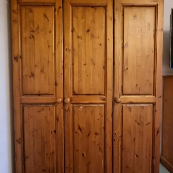 Wardrobes & bedside tables