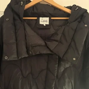 Black puffa coat - Image 3