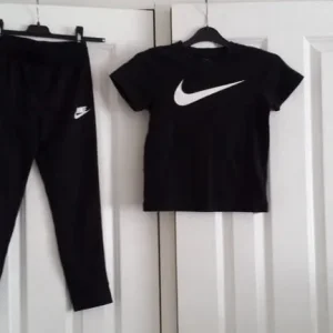 Nike Black T-Shirt and Tracksuit Bottoms 6-7 Yrs (116cm - 122cm)