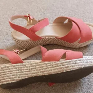 Ladies sandals, size 4. SHOON - Image 3