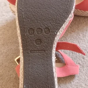 Ladies sandals, size 4. SHOON - Image 4