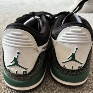 Boys Nike air Jordan’s LEGACY 313 Low size 6 - Image 4