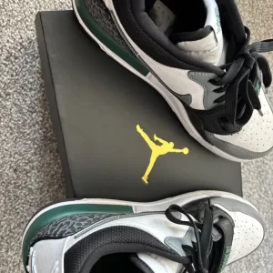 Boys Nike air Jordan’s LEGACY 313 Low size 6 - Image 7