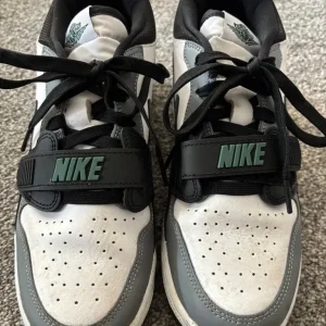 Boys Nike air Jordan’s LEGACY 313 Low size 6