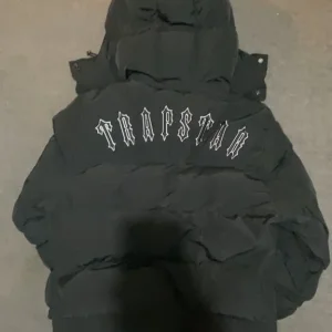 Trapstar irongate puffer