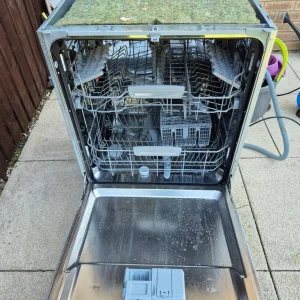 Hotpoint integrated dishwasher - Image 2