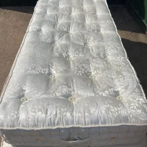 Single bed and mattress - Image 3