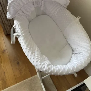Moses basket with stand - Image 2