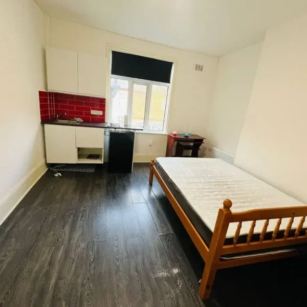 Studio Room Available to rent in Harrow On The Hill