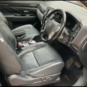 2017 Mitsubishi Outlander 2.0h 12kWh GX4h CVT 4WD Euro 6 (s/s) 5dr ESTATE Petrol/Electric Hybrid ... - Image 4