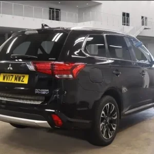 2017 Mitsubishi Outlander 2.0h 12kWh GX4h CVT 4WD Euro 6 (s/s) 5dr ESTATE Petrol/Electric Hybrid ... - Image 8
