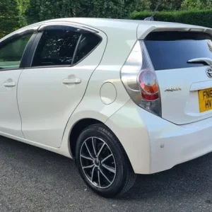 2014 TOYOTA AQUA 1.5 HYBRID AUTOMATIC not PRIUS YARIS MICRA HONDA JAZZ - Image 5