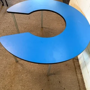 Childrens Kids Blue Round Table Desk for Schools/Classes/Groups/Parties etc Keyhole Table Shape - Image 4