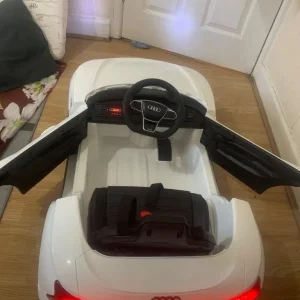 AUDI RS e-tron GT Ride ON in white colour - Image 4