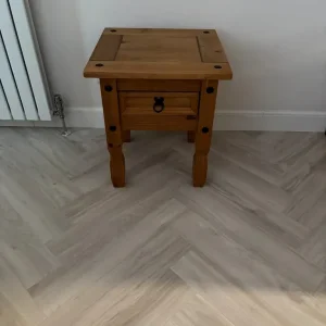 Coffee/lamp table