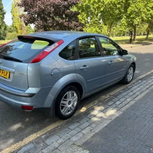 1596 (cc) Ford Focus GHIA - Image 4