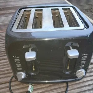 4 slice toaster - Image 3