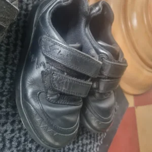 Boys shoes - School and casual - Image 4