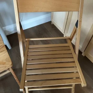 SOLD 2 wooden folding chairs and wooden folding table compact - Image 4