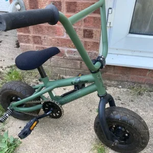 Venom BMX stunt bike with pegs - Image 2