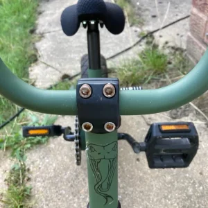 Venom BMX stunt bike with pegs - Image 3