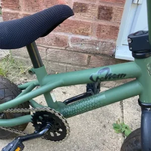 Venom BMX stunt bike with pegs - Image 4