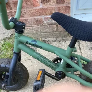 Venom BMX stunt bike with pegs - Image 6