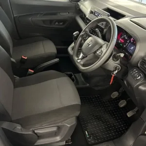 2020 Vauxhall Combo 1.5 Turbo D 2300 Sportive L2 H1 Euro 6 (s/s) 4dr PANEL VAN Diesel Manual - Image 4