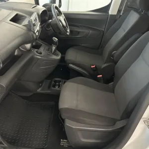 2020 Vauxhall Combo 1.5 Turbo D 2300 Sportive L2 H1 Euro 6 (s/s) 4dr PANEL VAN Diesel Manual - Image 5