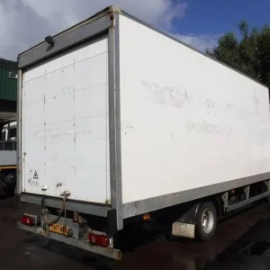 2017 MITSUBISHI CANTER 7C15 BOX VAN - Image 3