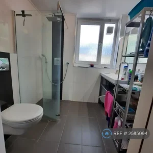 3 bedroom flat in Wolsey Court, London, SW11 (3 bed) (#2585094) - Image 4